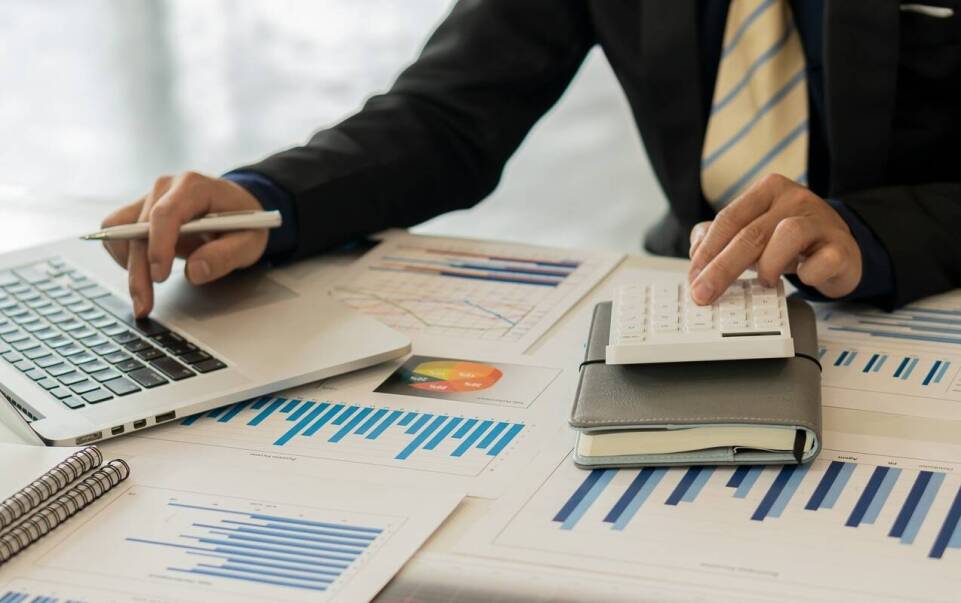 Jak outsourcing księgowości wpływa na efektywność biznesową jednoosobowej działalności?