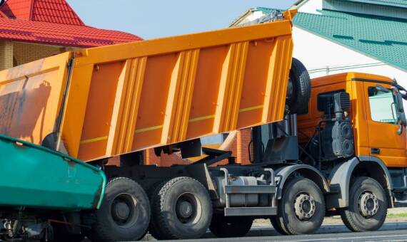 Wybór odpowiedniego środka transportu do materiałów sypkich