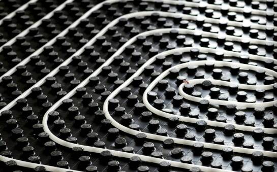 Jak frezowanie wpływa na trwałość systemu ogrzewania podłogowego?