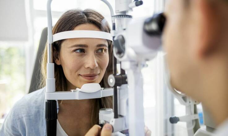 Dlaczego warto odwiedzać optyka regularnie, aby dbać o zdrowie oczu?