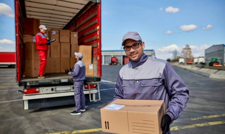 Przewozy paczek z Sandomierza – szybkie i bezpieczne dostawy do Holandii