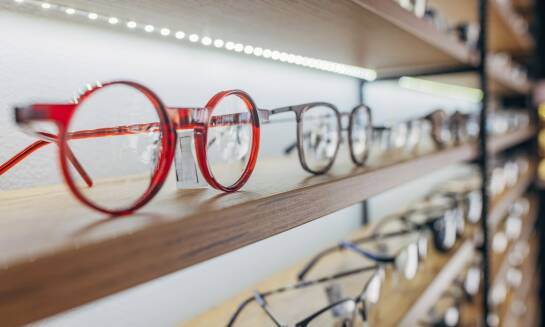 Jakie oprawki oferuje optyk Kłobuck dla różnych stylów życia?