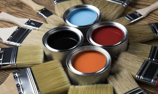 Zastosowanie wysokiej jakości lakierów – jak wpływa na efekt końcowy renowacji?