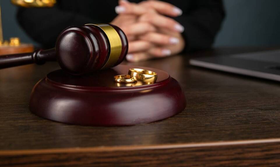 Jak prawo rodzinne wpływa na podział majątku małżeńskiego po rozwodzie?