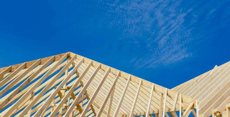 Deskowanie dachu: Najnowsze technologie i ich zastosowanie w branży dekarskiej