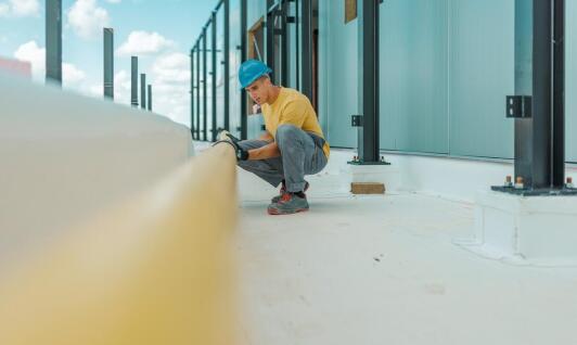 Impregnacja dachów jako element strategii konserwacyjnej budynku