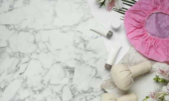 Różne rodzaje czepków do mycia włosów i ich zastosowanie w praktyce