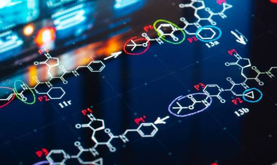 Jakie czynniki wpływają na rozpuszczalność benzokainy w różnych formułach?