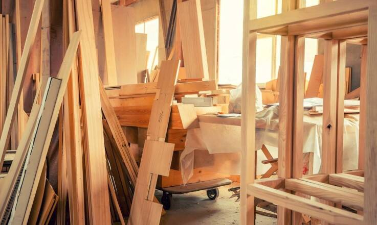 Jak nowoczesny park maszynowy wpływa na jakość stelaży tapicerskich?