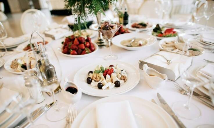 Zorganizuj swoje wesele z tradycyjnym polskim menu w hotelowej sali bankietowej