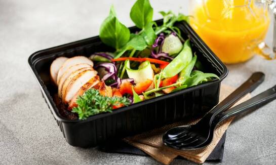 Zalety cateringu dietetycznego: jak dostawa posiłków wpływa na zdrowie i wygodę?
