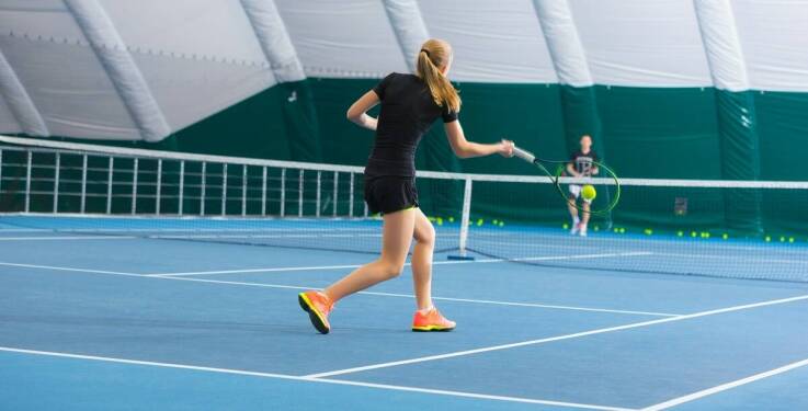 Wynajem kortu tenisowego: idealny sposób na aktywny wypoczynek