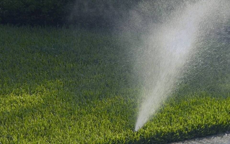 Jak zastosowanie nowoczesnych technologii wpływa na oszczędność wody w instalacjach wodociągowych?