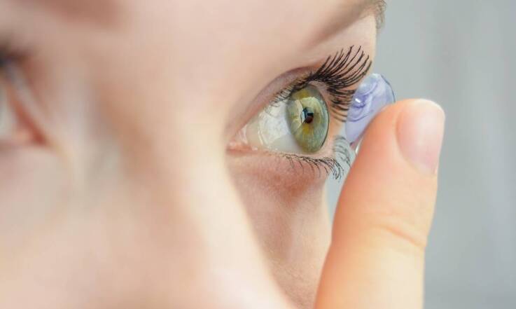 Jak przebiega profesjonalny dobór soczewek kontaktowych?
