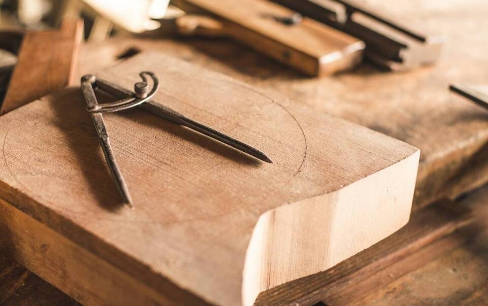 Jakie parametry wpływają na wybór kołków drewnianych 8 mm do projektów?