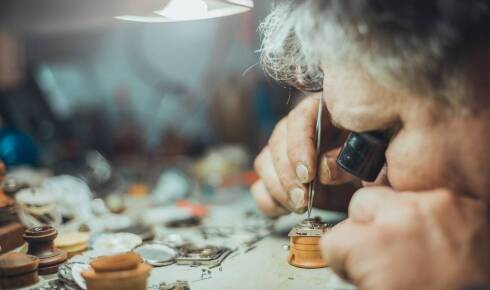 Jakie czynniki wpływają na koszt naprawy zegarka naręcznego?