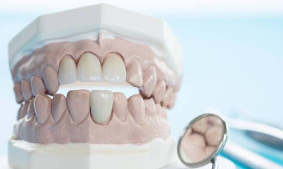 Jak pokrywanie odsłoniętych korzeni poprawia zdrowie jamy ustnej?