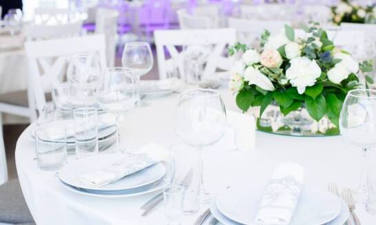 Wesele nad morzem: jak pomorskie sale weselne łączą tradycję z nowoczesnością?