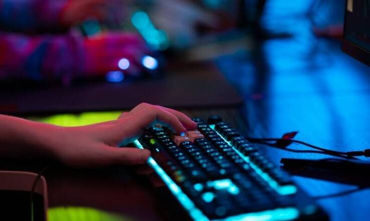 Jak monitor 27 cali poleasingowy wpływa na jakość obrazu w grach strategicznych?