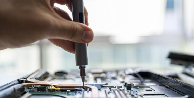 Zalety korzystania z profesjonalnych usług dorabiania pilotów do bram