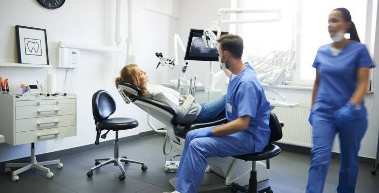 Jak stomatologia estetyczna wpływa na pewność siebie pacjentów?