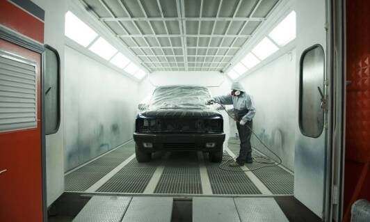 Dlaczego warto wybrać serwis blacharsko-lakierniczy w Poznaniu do naprawy auta?