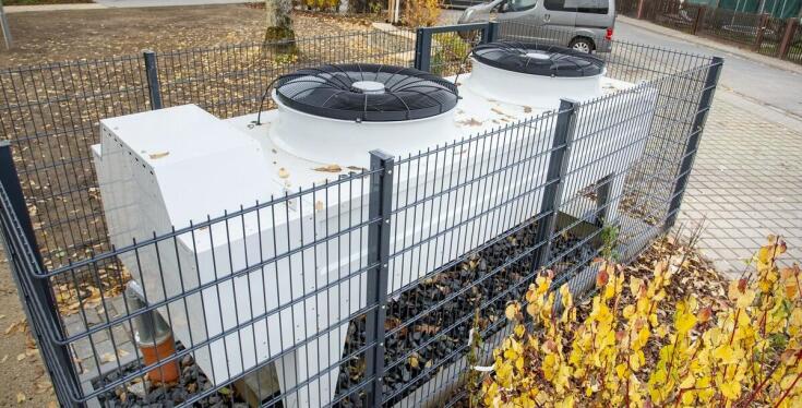 Jakie są wyzwania związane z instalacją pomp ciepła w obiektach przemysłowych?