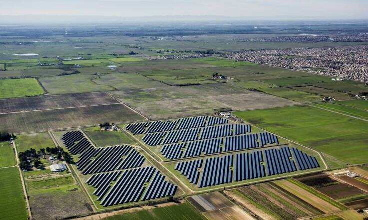 Efektywność energetyczna dzięki montażowi farm fotowoltaicznych w przemyśle drobiarskim