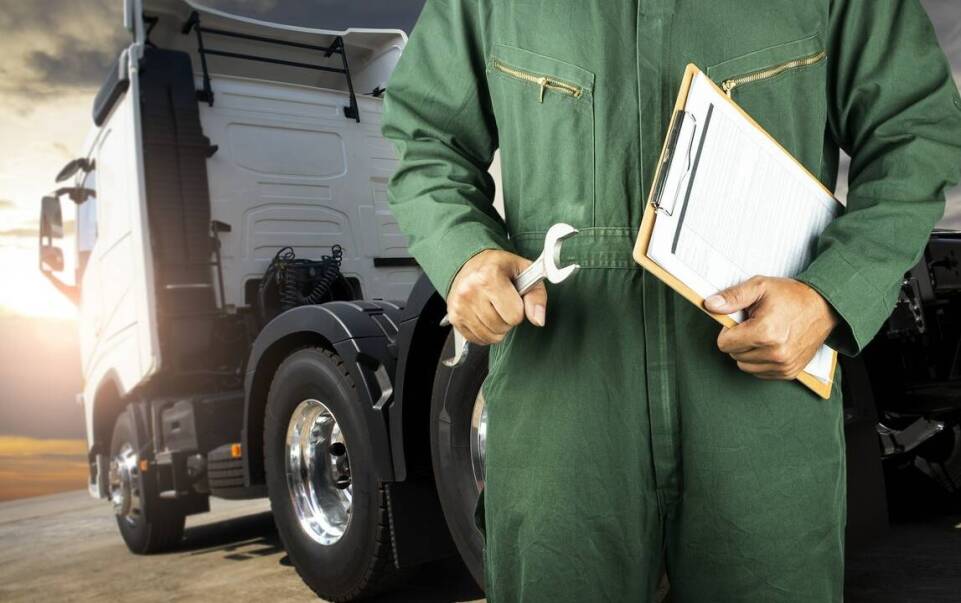 Jak dbać o efektywność silnika ciężarówki: nasze metody serwisowe