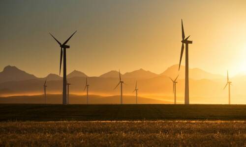 Elektrownie wiatrowe a oszczędności na rachunkach za energię – co warto wiedzieć?