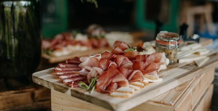 Wybór tradycyjnych wędlin na co dzień i od święta