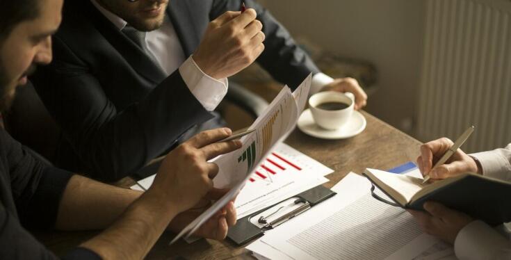 Jak biuro rachunkowe może wspierać obcokrajowców w prowadzeniu działalności gospodarczej?