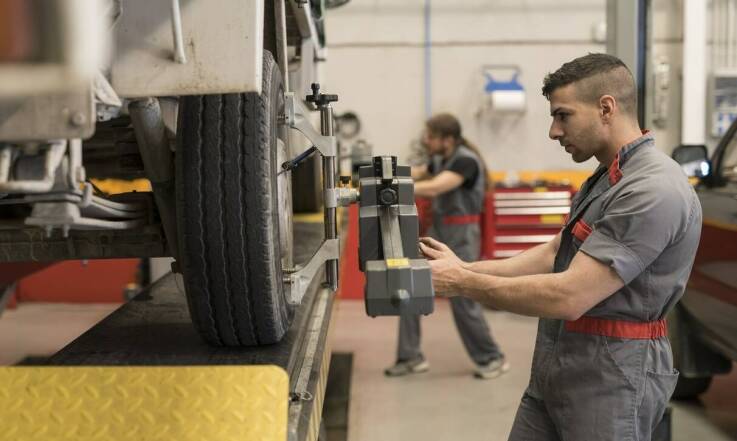 Jakie korzyści przynosi ustawienie zbieżności w profesjonalnym serwisie?