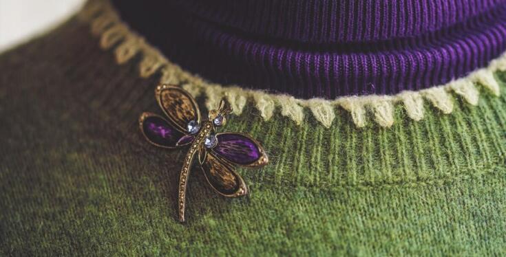 Jak łączyć dodatki z odzieżą vintage, aby stworzyć unikalny look?