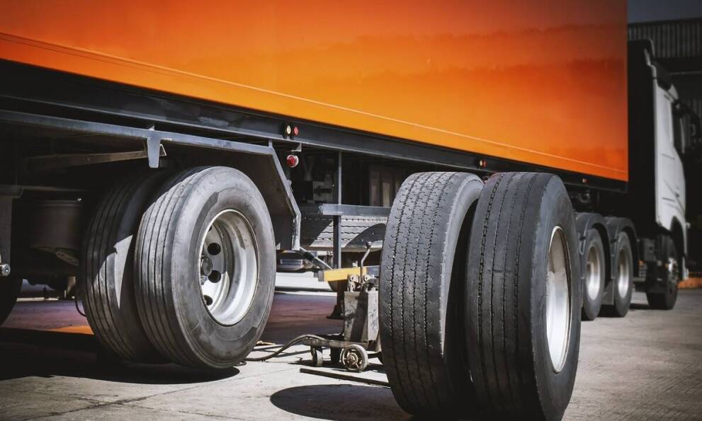 Rola lampy obrysowej aspock w zapewnieniu widoczności nocą