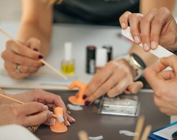 Pielęgnacja paznokci hybrydowych – co warto wiedzieć?