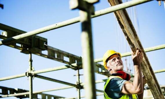 Wykwalifikowani pracownicy a sukces montażu rusztowań