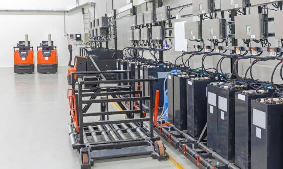 Jakie są zalety korzystania z opcji dostawy akumulatorów?