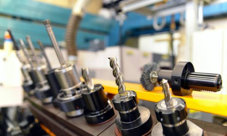 Zastosowanie gwinciarki elektrycznej w produkcji prototypów – co warto wiedzieć?