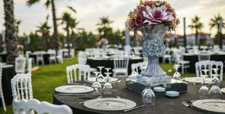 Jakie trendy dominują w wynajmie pokrowców na krzesła bankietowe?