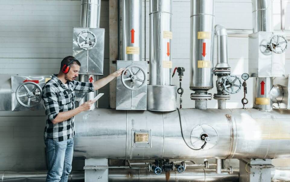 Jakie są korzyści z frezowania przewodów kominowych dla poprawy ciągu?
