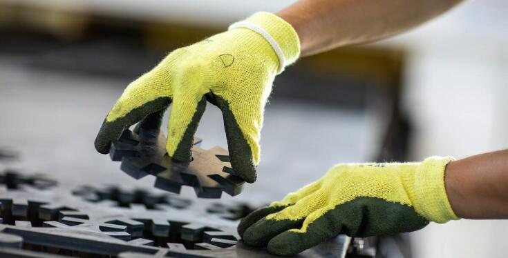 Wzmacniane rękawice a ochrona przed urazami mechanicznymi