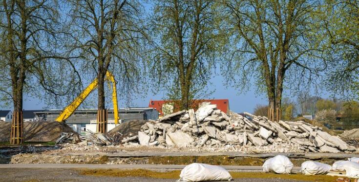 Jak recykling odpadów budowlanych wspiera lokalną infrastrukturę?