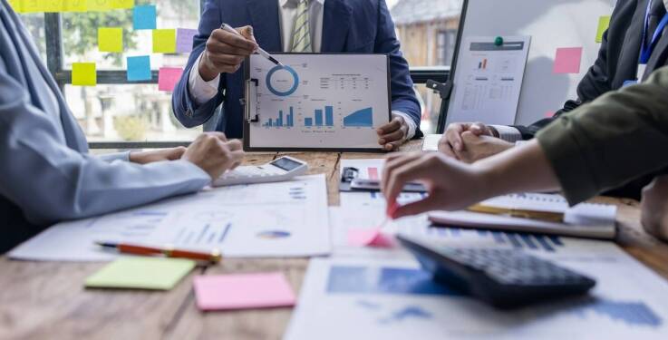 Rozliczenia kadrowo-płacowe – dlaczego warto zlecić je profesjonalistom?