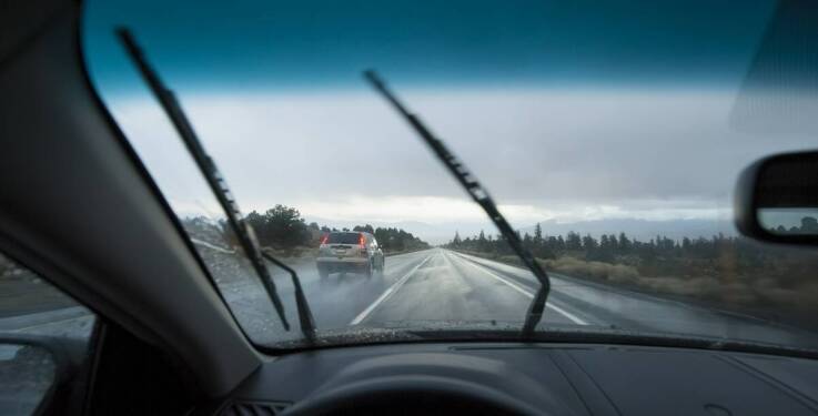 Wpływ płynów do spryskiwaczy na widoczność w trudnych warunkach pogodowych