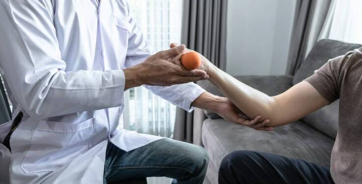 Jakie są wyzwania w leczeniu dystonii i jak je pokonać?