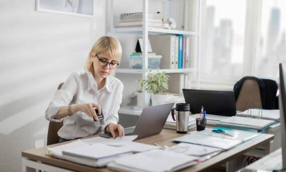 Jakie usługi oferuje biuro księgowe w zakresie deklaracji PCC?