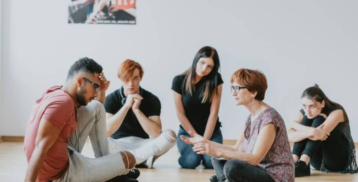 Jakie są najważniejsze zasady bezpieczeństwa podczas korzystania z atrakcji?