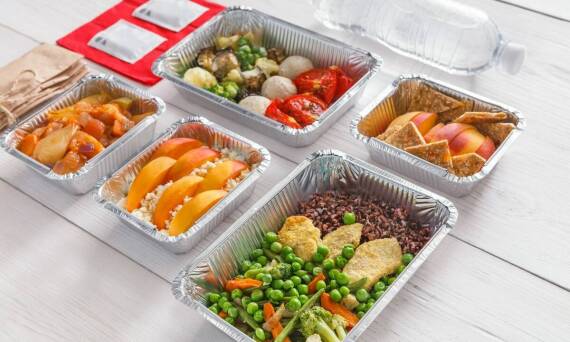 Jak catering dietetyczny wpływa na poprawę jakości życia seniorów?