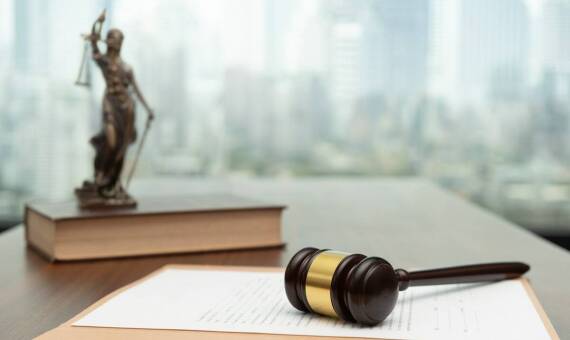 Nielegalne zatrudnienie. Jak w takich sprawach pomaga prawnik?